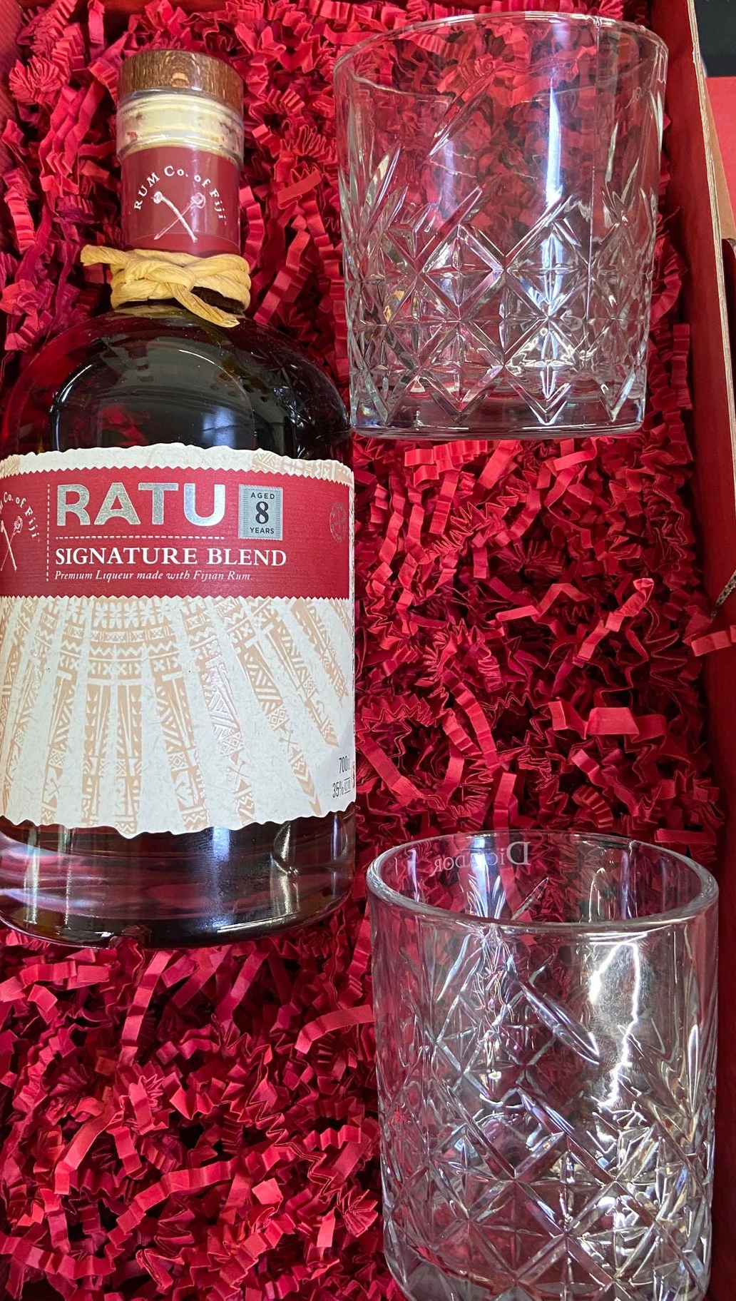 Geschenkset: Ratu Rum Signature Blend 35% vol., 0,7l + 2 Gläser/Tumbler